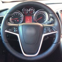 Оплетка на руль из натуральной кожи Opel Astra J 2009-2015 г.в. (для замены штатной кожи, черная)